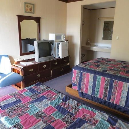 The Bluffs Inn & Suites Decorah Extérieur photo