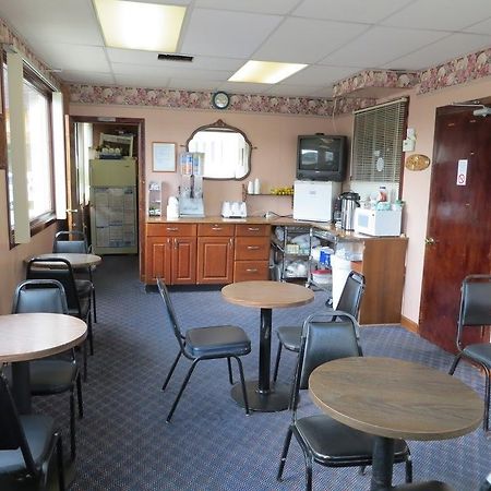The Bluffs Inn & Suites Decorah Extérieur photo