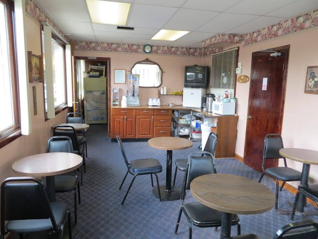 The Bluffs Inn & Suites Decorah Extérieur photo