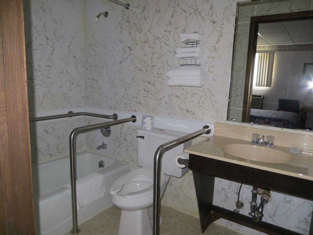 The Bluffs Inn & Suites Decorah Chambre photo